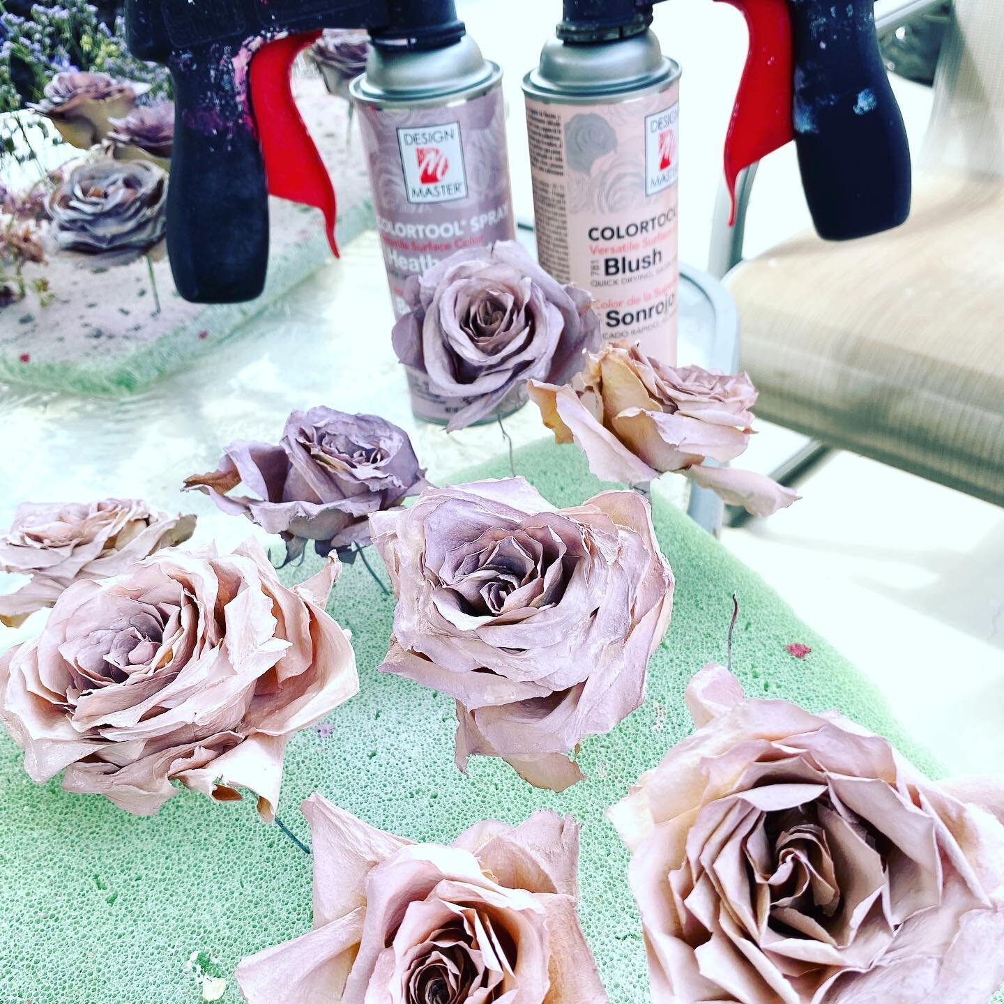 Blending Blush with some Heather to get the perfect Quicksand Rose.  #floralpreservation #designmasterpaint #quicksandroses #preservedflowers #preservedbridalbouquet