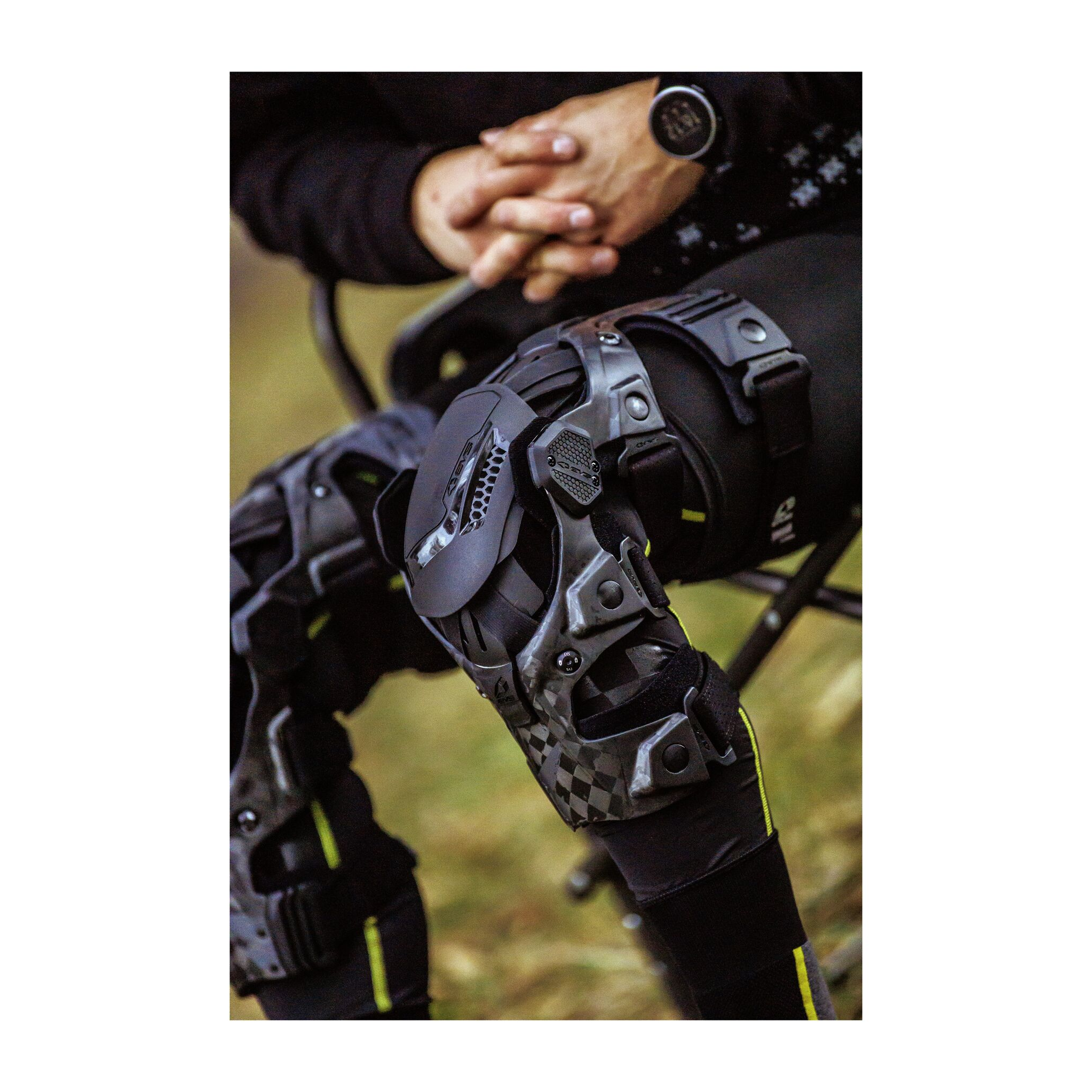 evs_web_eclipse_knee_braces_1800x1800.png