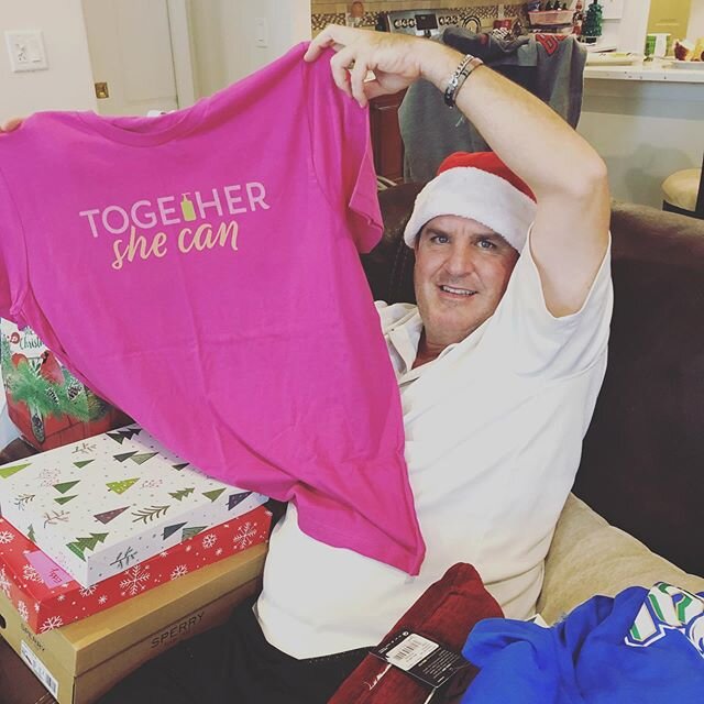 Our favorite gift of the year! Each shirt provides hygiene bags to 10 people struggling with homelessness! Togethershecan.org 🧴🌸
.
.
.
.
.
#together #she #can #santa #gift #giveback #boston #florida #nonprofit #help #follow #ig #igers #people #comm