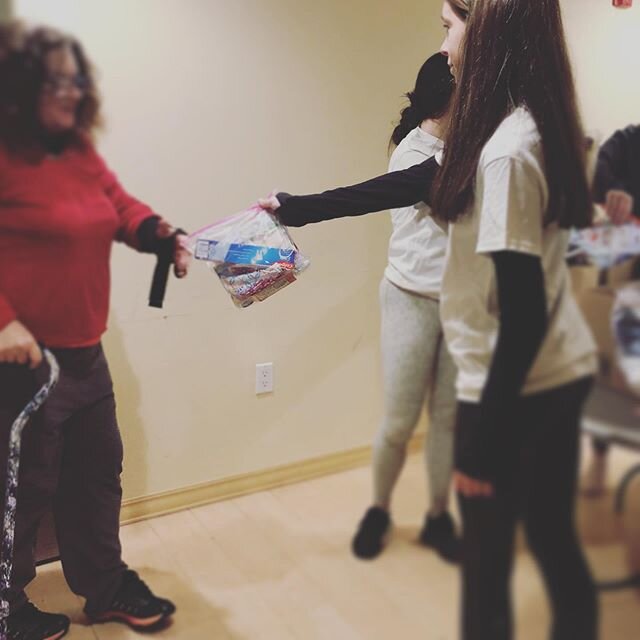 A helping hand goes along way. Donate your toiletries to women in need today! Togethershecan.org 🧴🌸 #togethershecan #helpinghomeless
.
.
.
.
.
#happy #healthy #people #women #men #boston #nonprofit