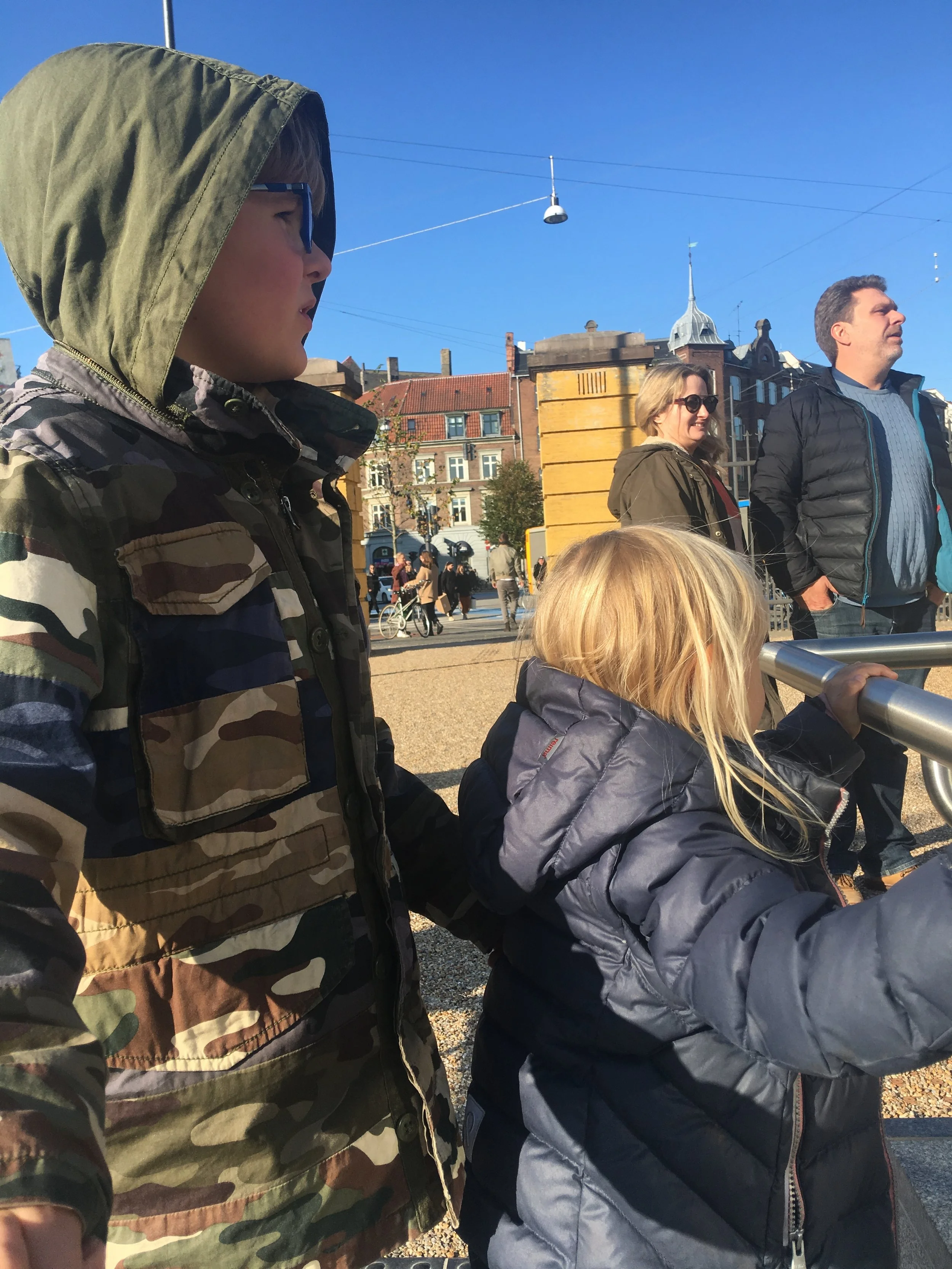 Vi dukkede op i lyset igen og pludselig var vi på Nørrebro!