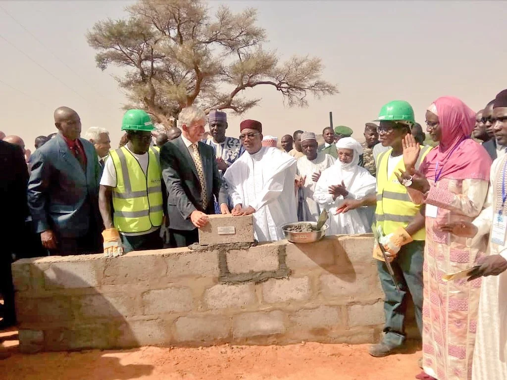 Le Président de la République SEM Issoufou Mahamadou procède au lancement des travaux de renforcement du système d’alimentation en eau potable de la ville de Niamey