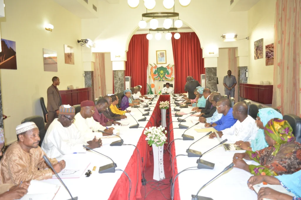 Le Président de la République SEM Issoufou Mahamadou préside une réunion sur la mise en œuvre du Programme Compact du Niger du Millenium Challenge Corporation