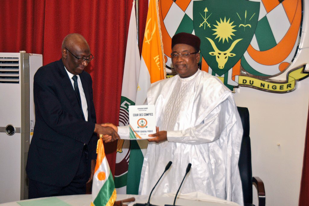 Cérémonie de présentation solennelle du Rapport Général Public 2015-2016 de la Cour des Comptes au Président de la République, SEM Issoufou Mahamadou