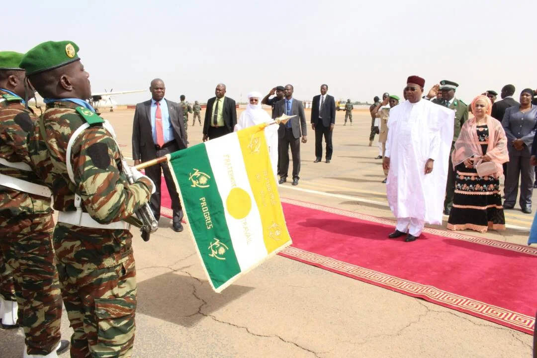 Le Président de la République SEM Issoufou Mahamadou à Paris pour une visite officielle de travail
