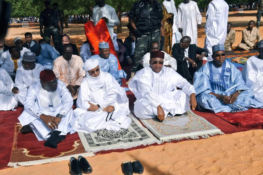 Le Président de la République SEM Issoufou Mahamadou a pris part jeudi à la prière de l’Aïd El Fitr
