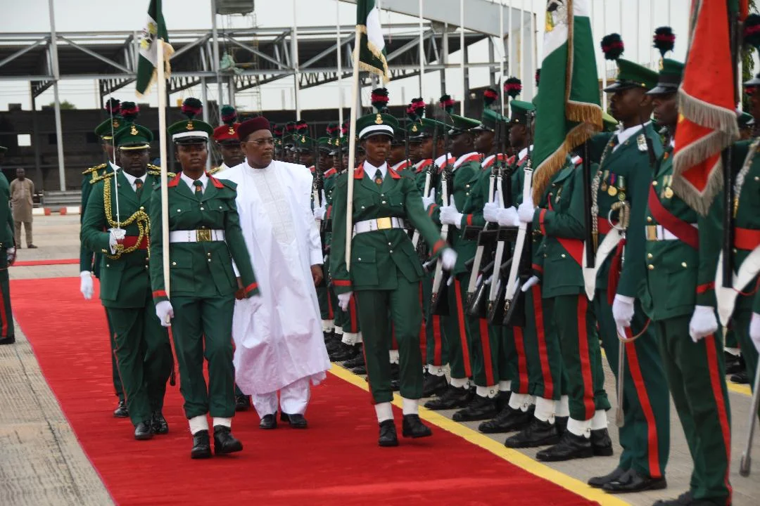 Visite d’amitié et de travail du Président de la République au Nigeria : SEM Issoufou Mahamadou est arrivé lundi en fin d’après-midi à Abuja