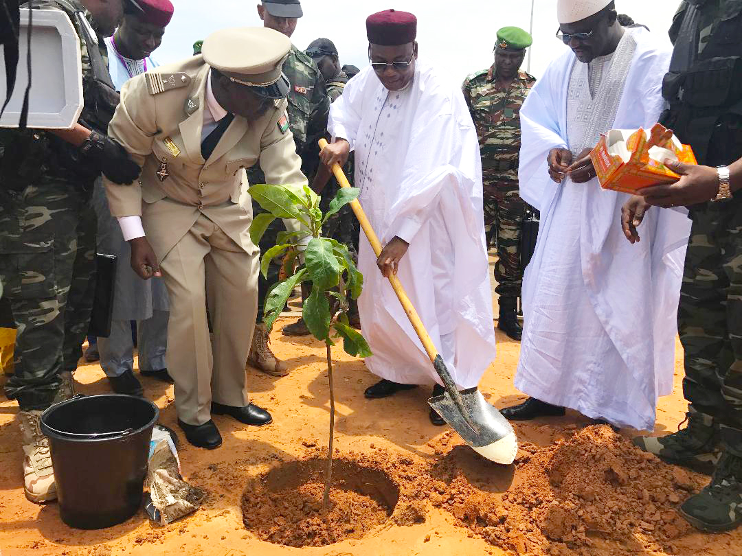 58ème anniversaire de l’indépendance du Niger : le Président de la République a donné vendredi à Maradi le coup d’envoi de la plantation d’arbres.