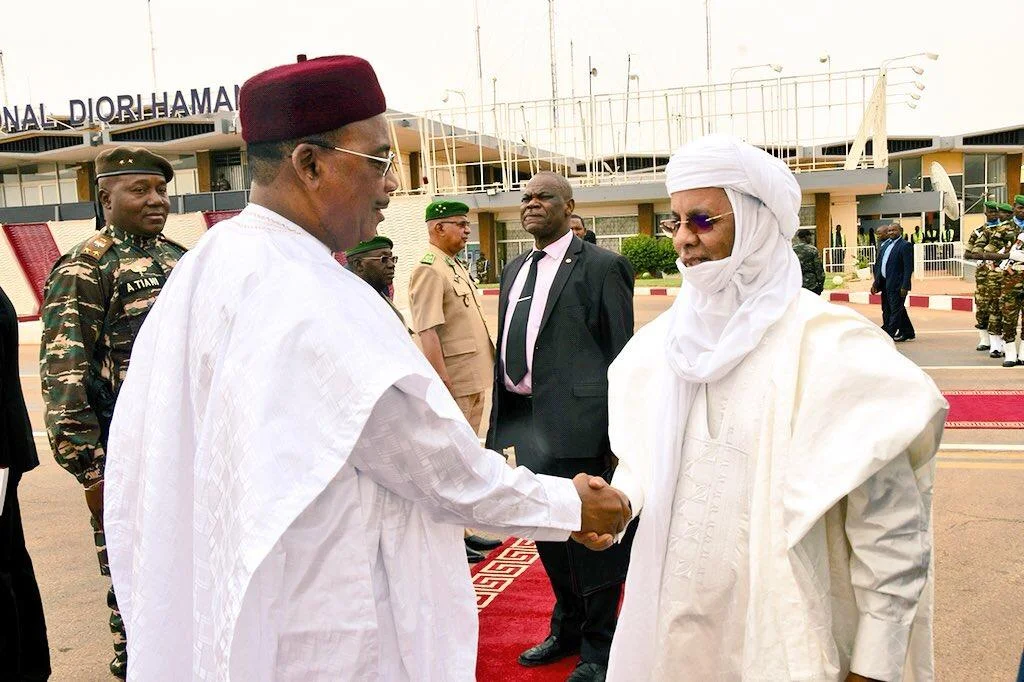 Le Président de la République, Chef de l'État, SEM Issoufou Mahamadou, a quitté  Niamey vendredi après-midi, 21 septembre 2018, à destination de Bamako, au Mali, où il effectuera une visite d'amitié.