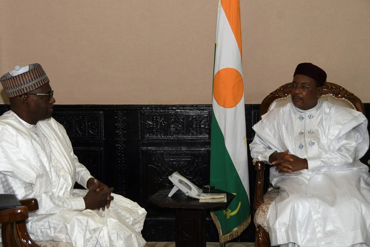 PR avec l'ambassadeur du tchad 2.JPG