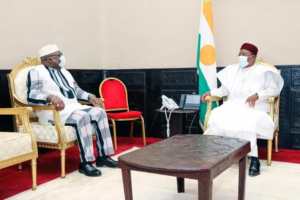 Le Président de la République, Chef de l’Etat, SEM Issoufou Mahamadou, a reçu vendredi en fin d’après-midi, le Ministre burkinabé des Mines et des Carrières, M. Oumarou Idani.