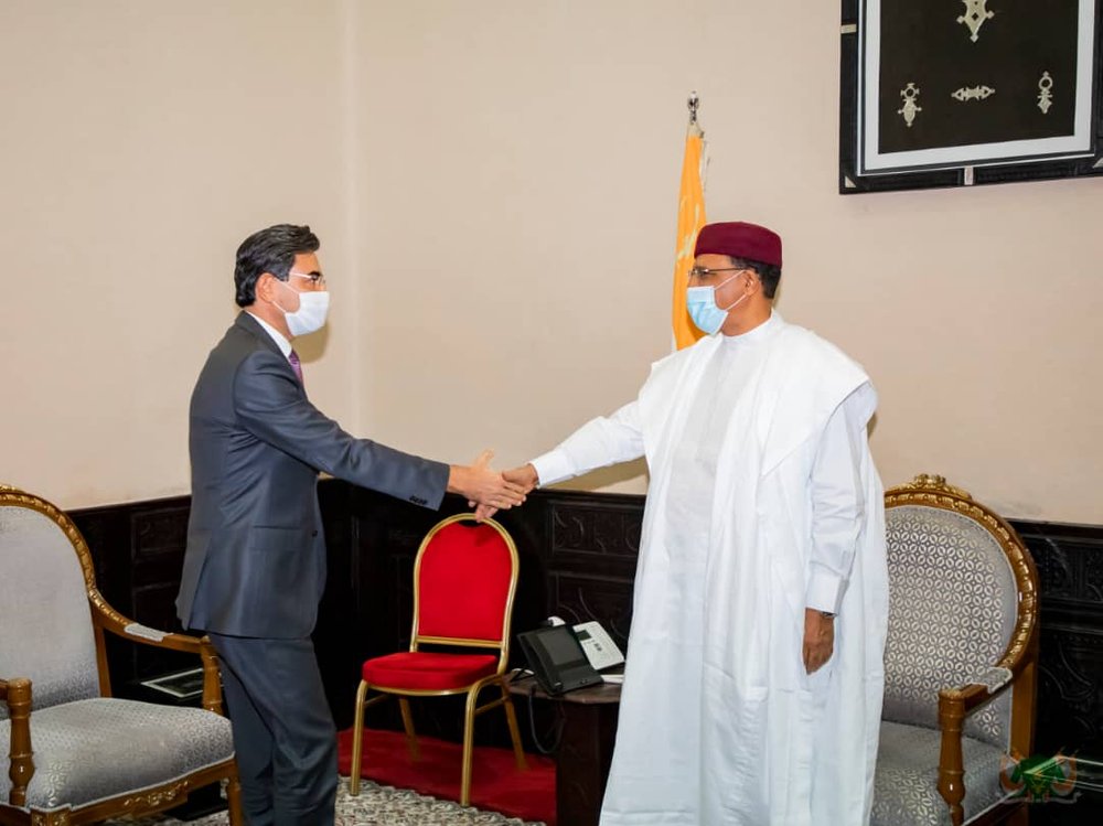 Le Président de la République, Chef de l’Etat, SEM Mohamed Bazoum, a reçu mardi en fin d’après-midi 16 novembre 2021, l’Ambassadeur de Turquie au Niger, M. Mustafa Ari Turker.