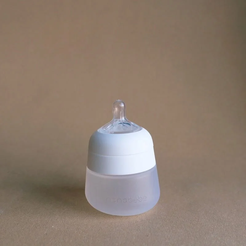 Found the softest baby bottles! Can&rsquo;t wait to tell you more about these breast-like, anti-colic flexy bottles. Soon available at Bet&oacute;n. #betonstudios