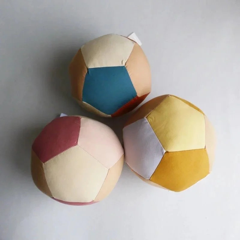 Fabric balls ⚽️ the best to practice motor skills! Online now and soon in store too 🤩 #betonstudios