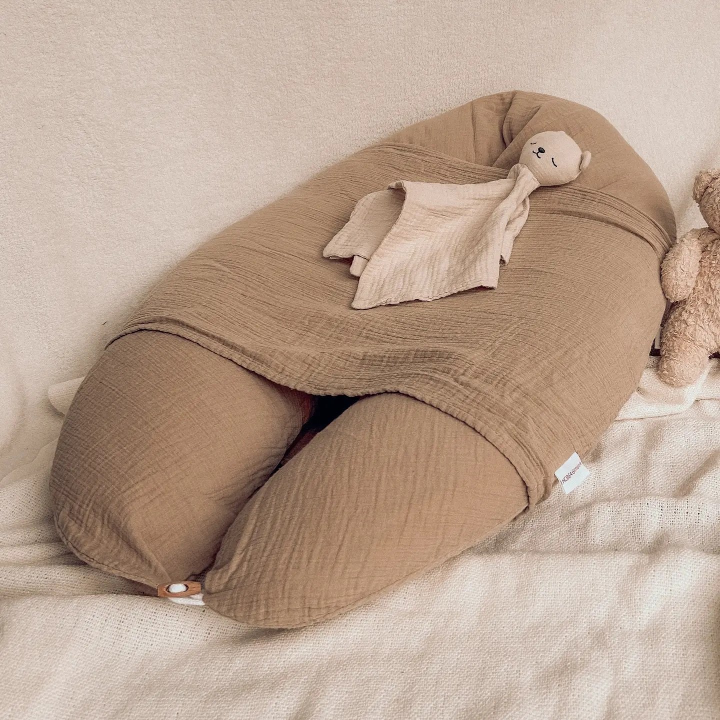 Just in! Nursing pillows in organic muslin or waffle cotton! Add a baby positioning cover in matching color too, see pics! #betonstudios