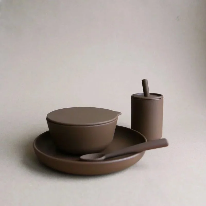 The Rommer dinner set includes all the essentials for babies starting solids! 🥣
The set includes a sippy cup with lid + straw, bowl + lid, spoon, and plate - all in a soft-touch finish and timeless colour palette.

www.betonstudios.com #betonstudios