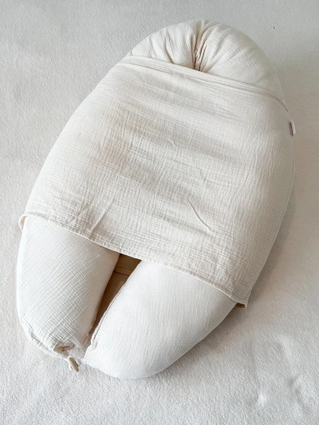 Restocked! Nursing pillows in muslin cotton and baby position covers ☁️ #betonstudios