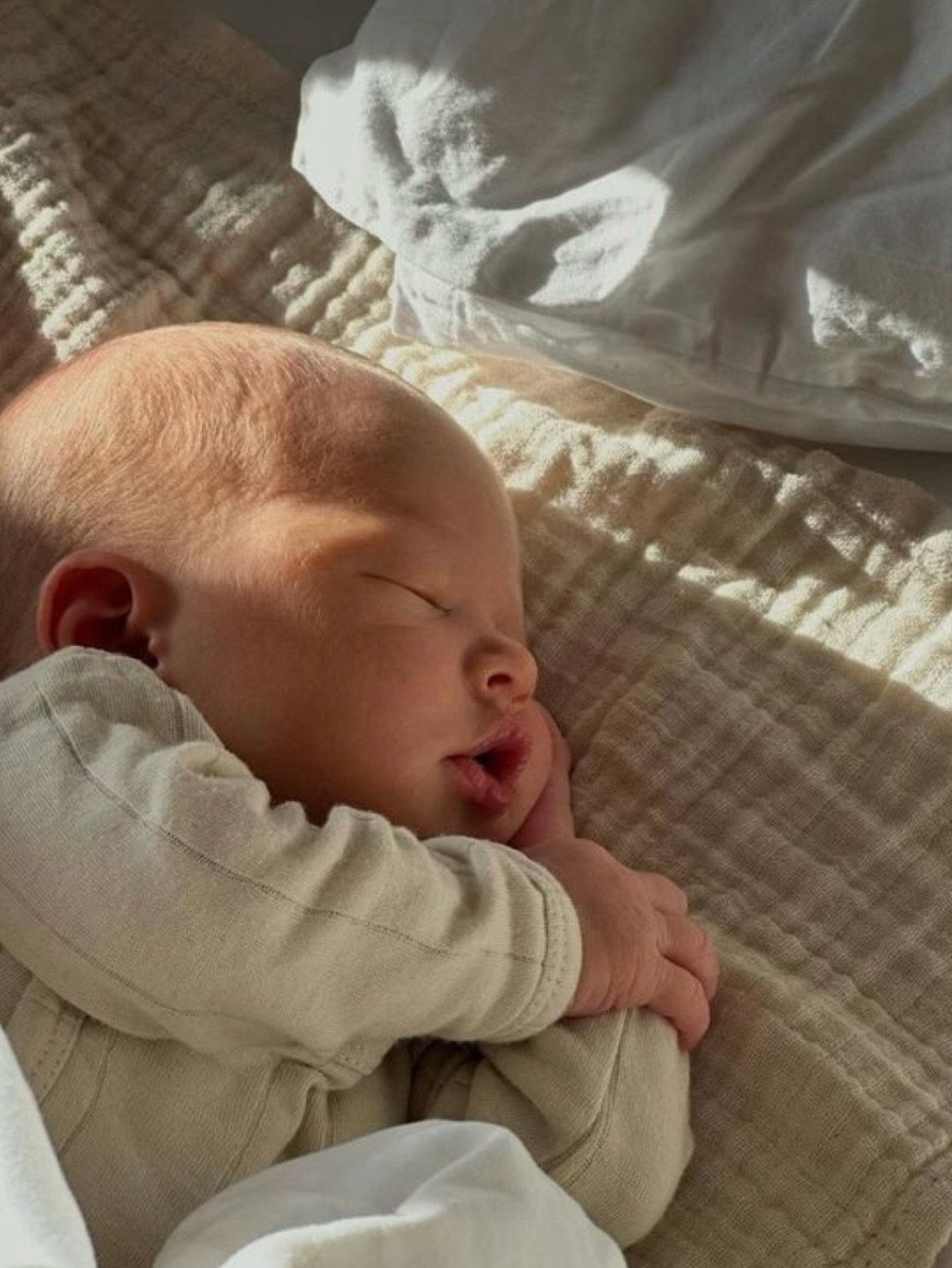Our Bubble blanket is crafted from six layers of organic cotton gauze, with a texture that enhances airflow and comfort. They&rsquo;re so soft and comfy, babies love them 🌾 #betonstudios