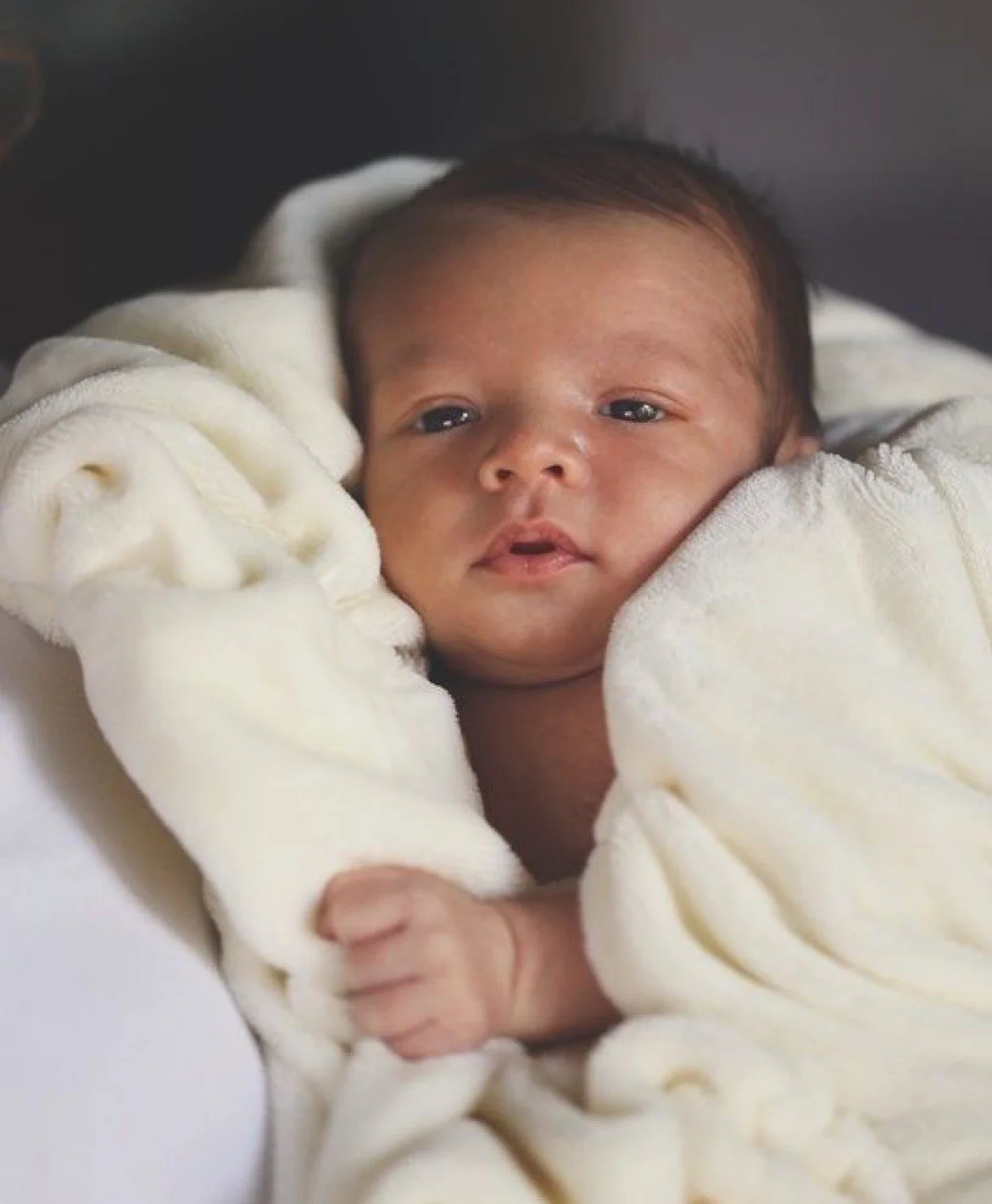 Cutie in our super soft bamboo bath cape! Comes with a washing glove too 🧼 #betonstudios
