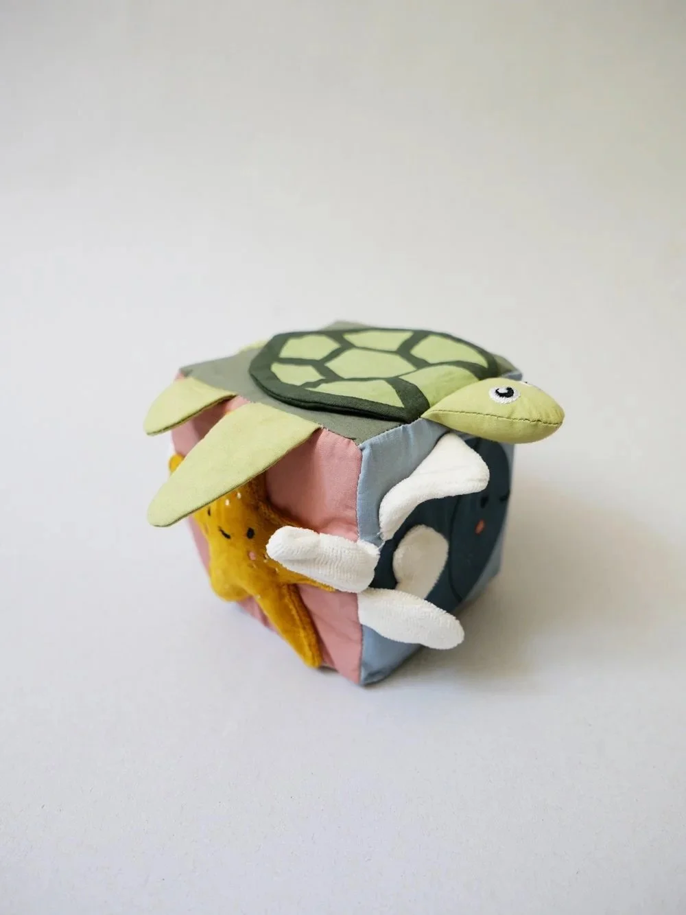 Love good fabric toys! We have cubes, books and loads of rattles. 🐢🍎 #betonstudios