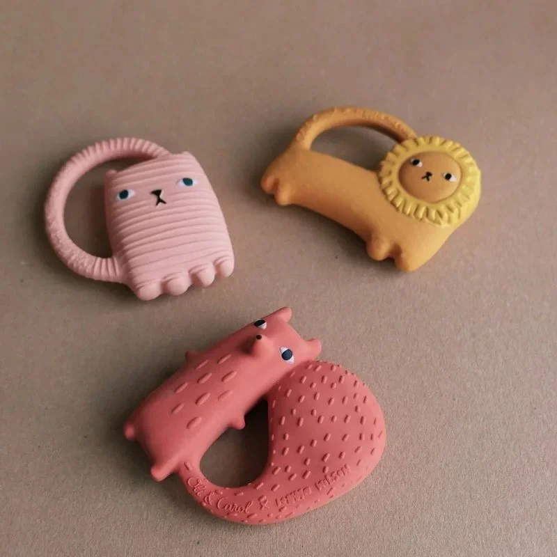 Babies love these so much because it&rsquo;s air inside and they&rsquo;re just so yummy and soft to bite on. Our favorite teething toys in natural rubber, online and in store.

#betonstudios #teethingtoy #oliandcarol