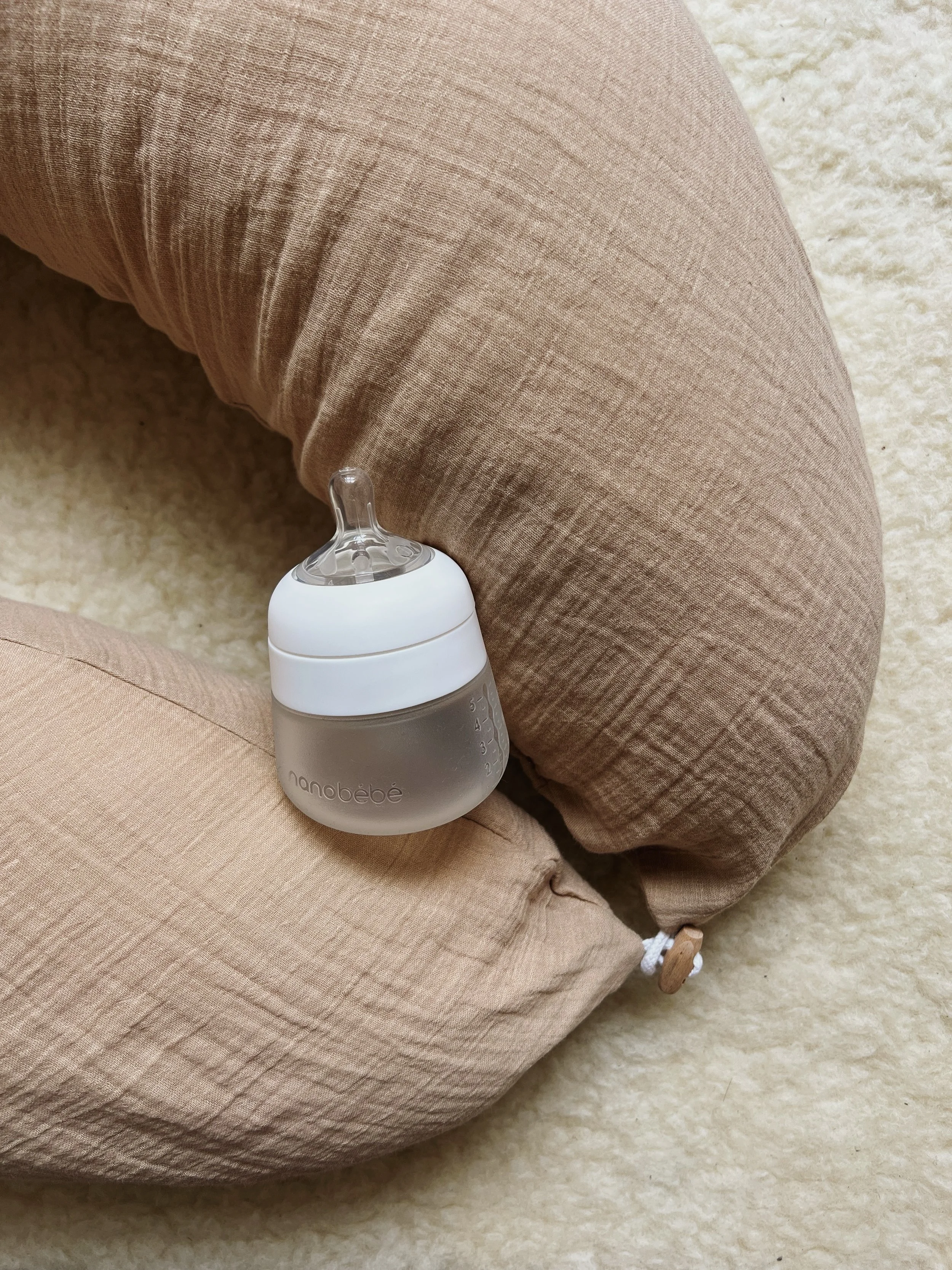 The popular nursing pillows are back in stock. Love the simplicity of the design and the soft muslin fabric! 

#betonstudios #nursing #babystore