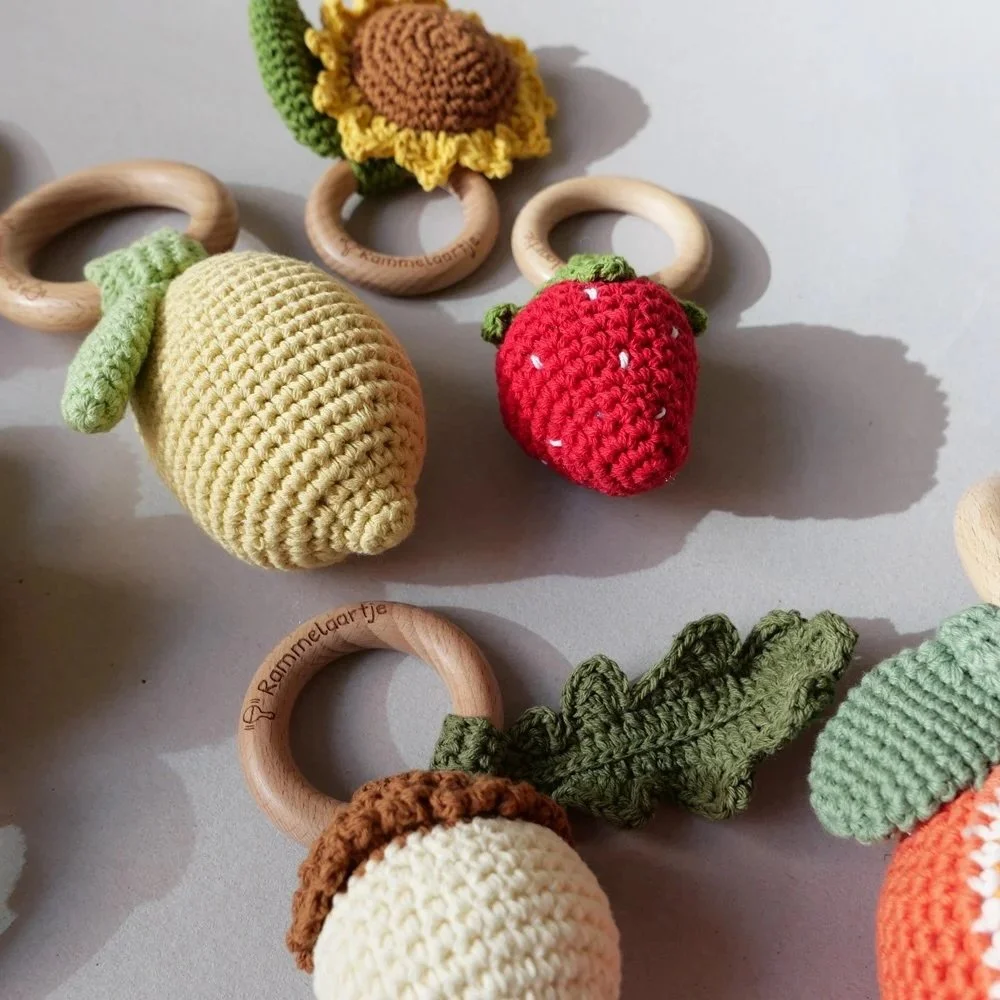 The beautiful hand crocheted rattles are back in stock. 🍋🍓🍊🫐🌻 #betonstudios www.betonstudios.com