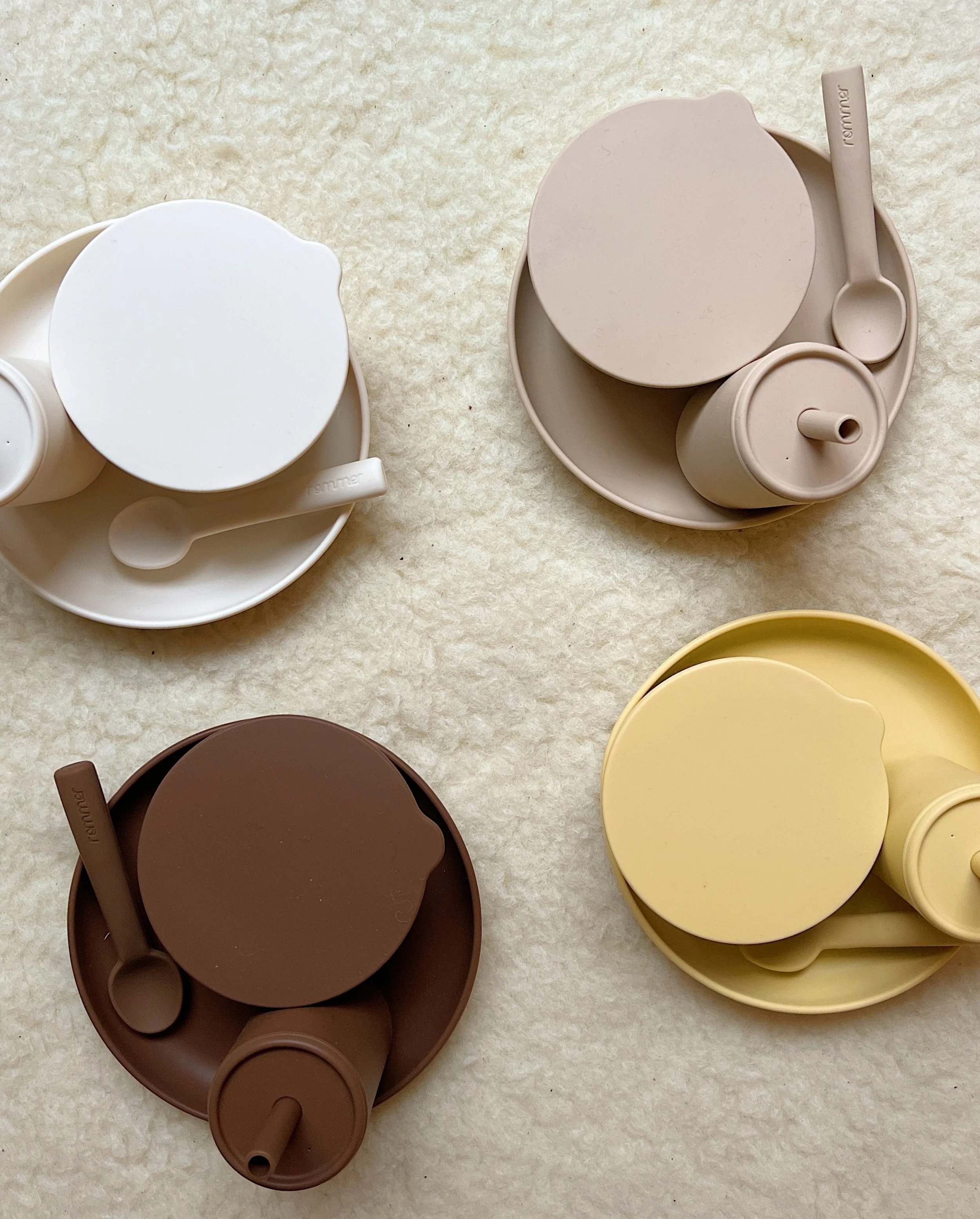 The awesome silicone dinner sets are back in stock, in 7 colors. Perfect starter kit. And, yes also the toddler cutlery 🥣 Enjoy!