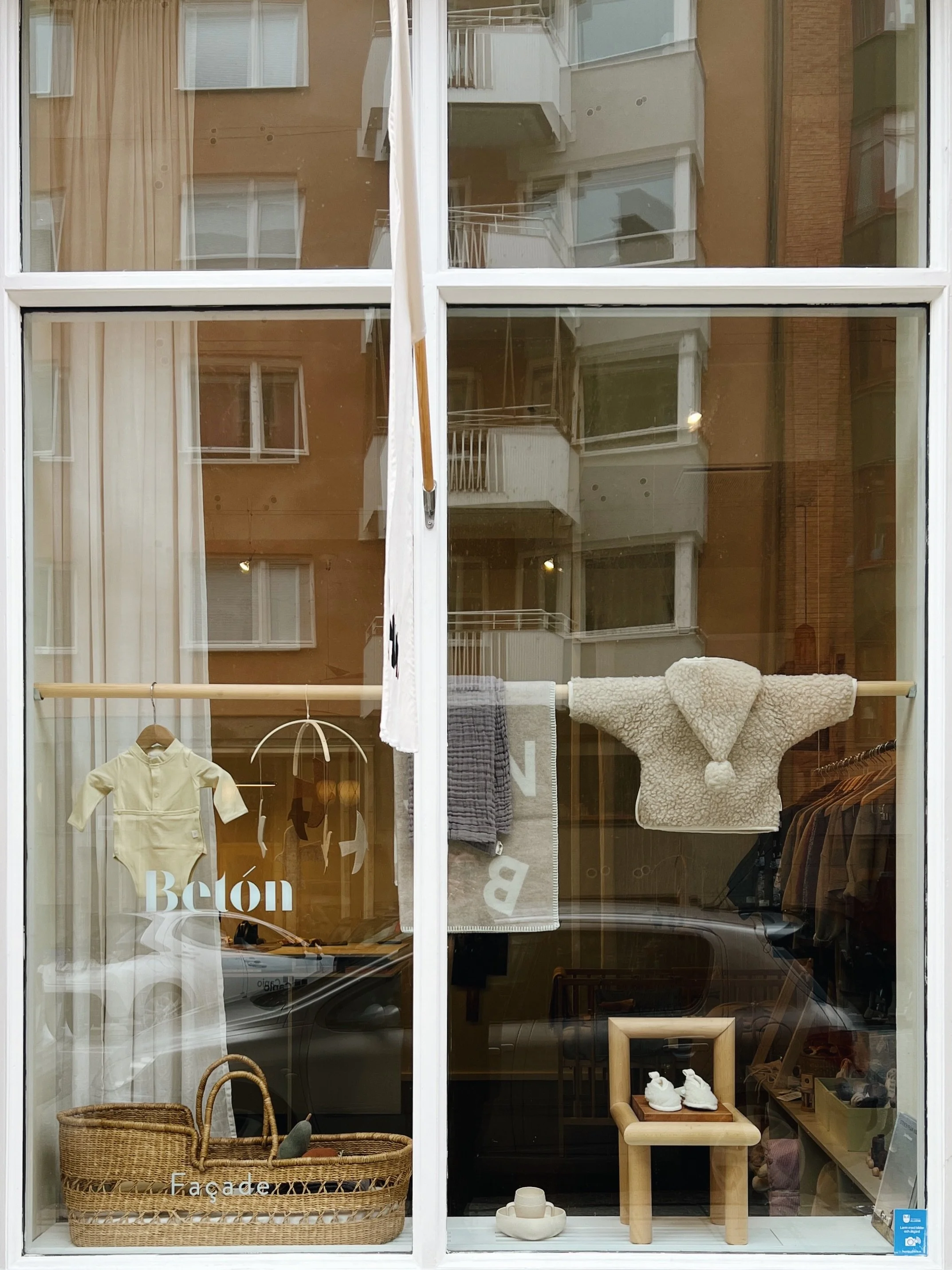 Window shopping | Bet&oacute;n Studios, Erstagatan 32, Stockholm.