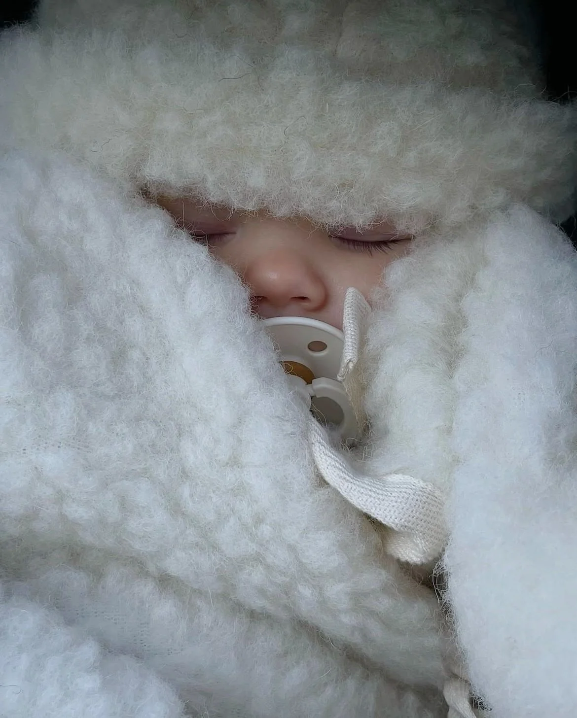 We have the cozy Snugglesuit in 3 colors available online and in the store. Seen here on @sashahedonist&rsquo;s little one 🤍🩶🤎 Perfect for the pram and outdoorsy life.