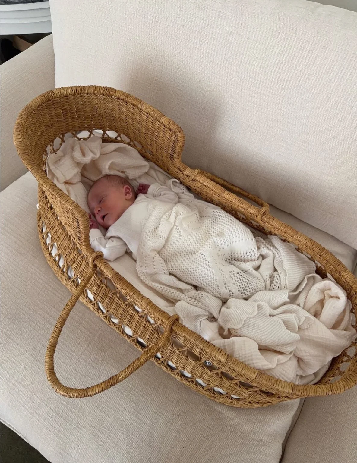Love seeing our basket with little Lo 🫶🏽 Huge congratulations to sweet @aliciafranzen ❤️