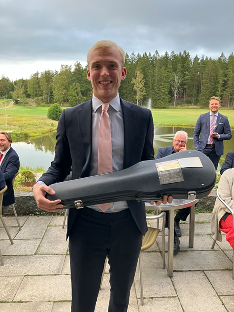 En glad Simon Lesseur tog hem den unika Fiollådan.