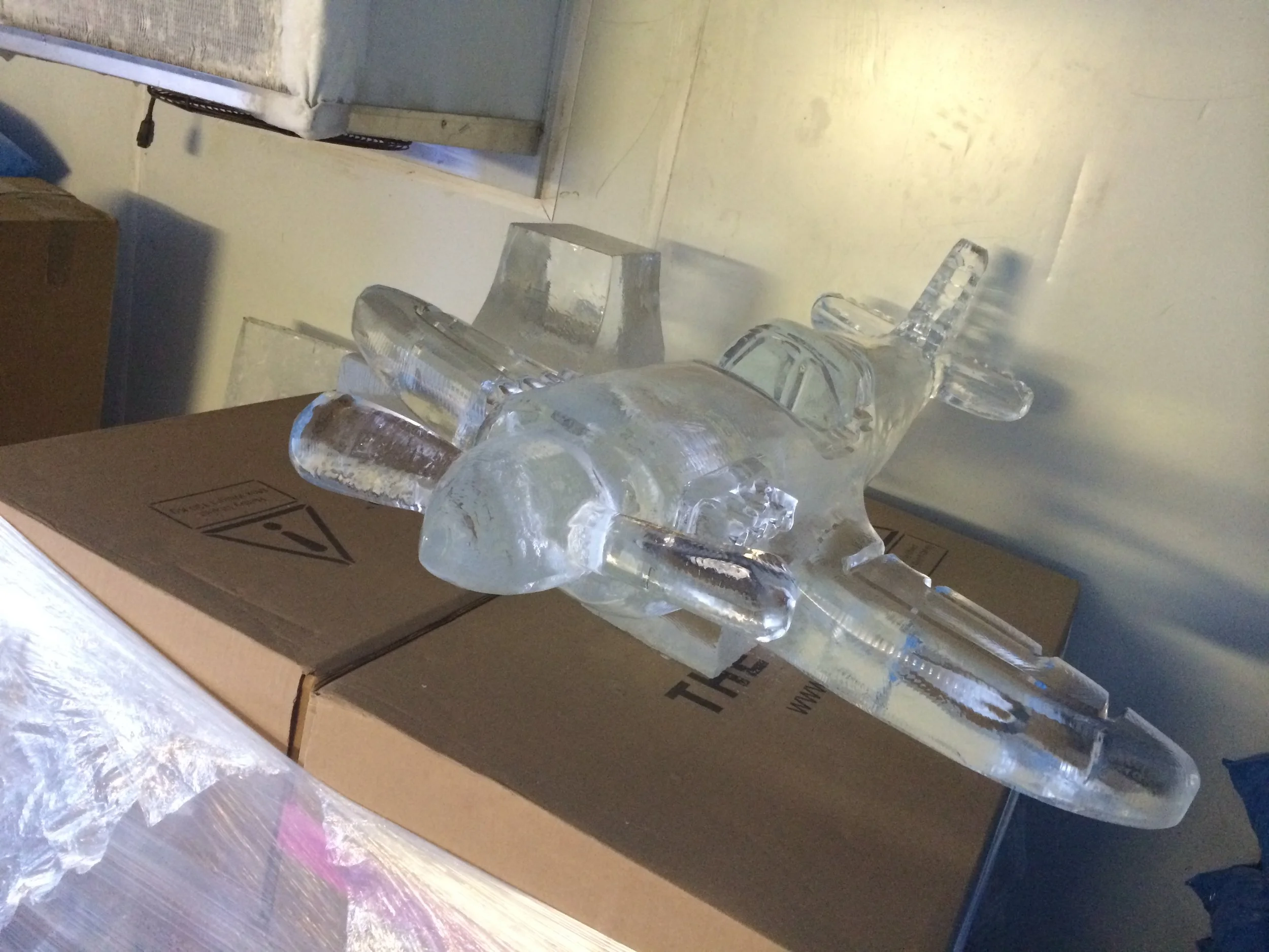 PLANE ICE VODKA LUGE