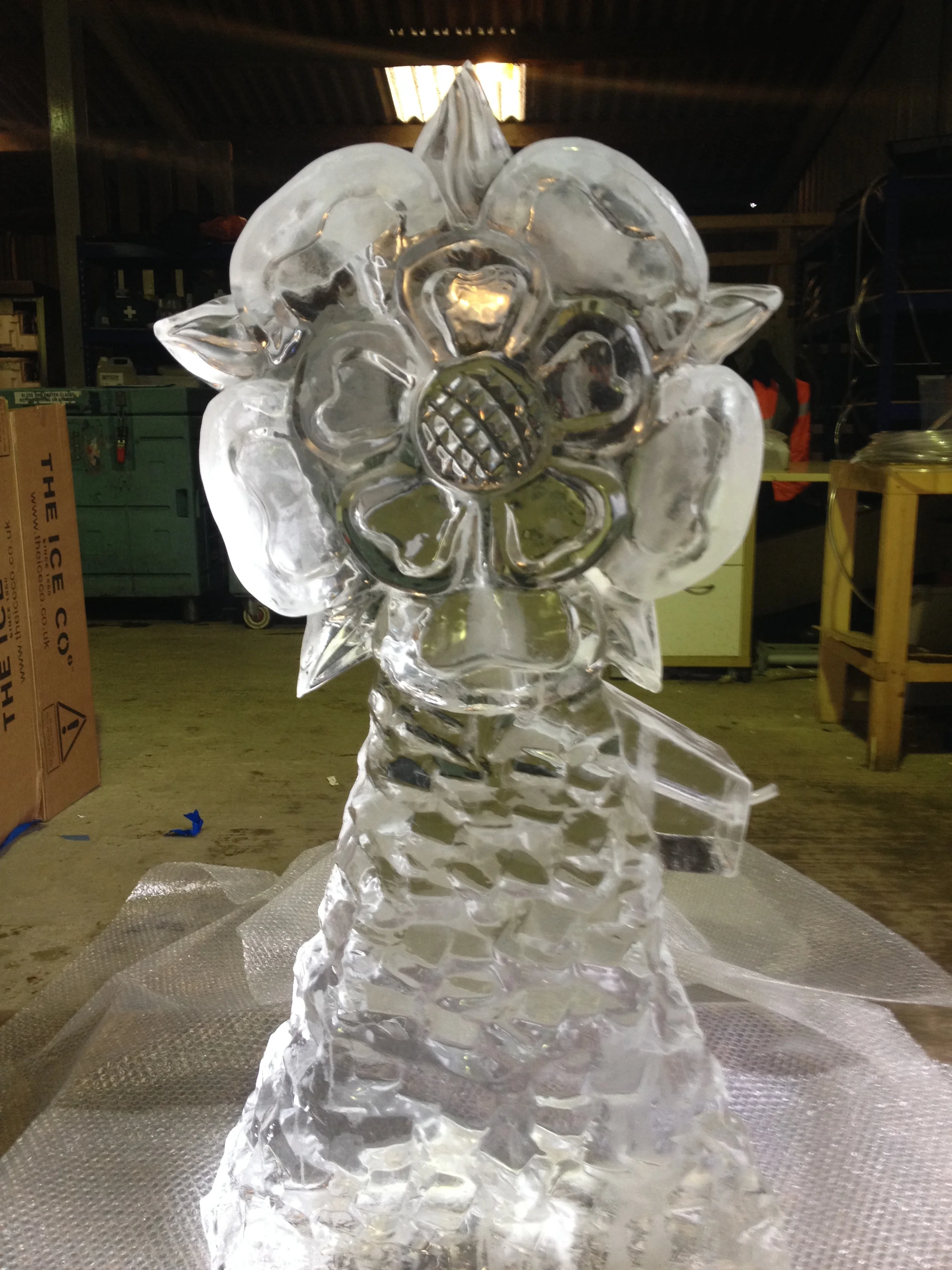 TUDOR ROSE ICE VODKA LUGE