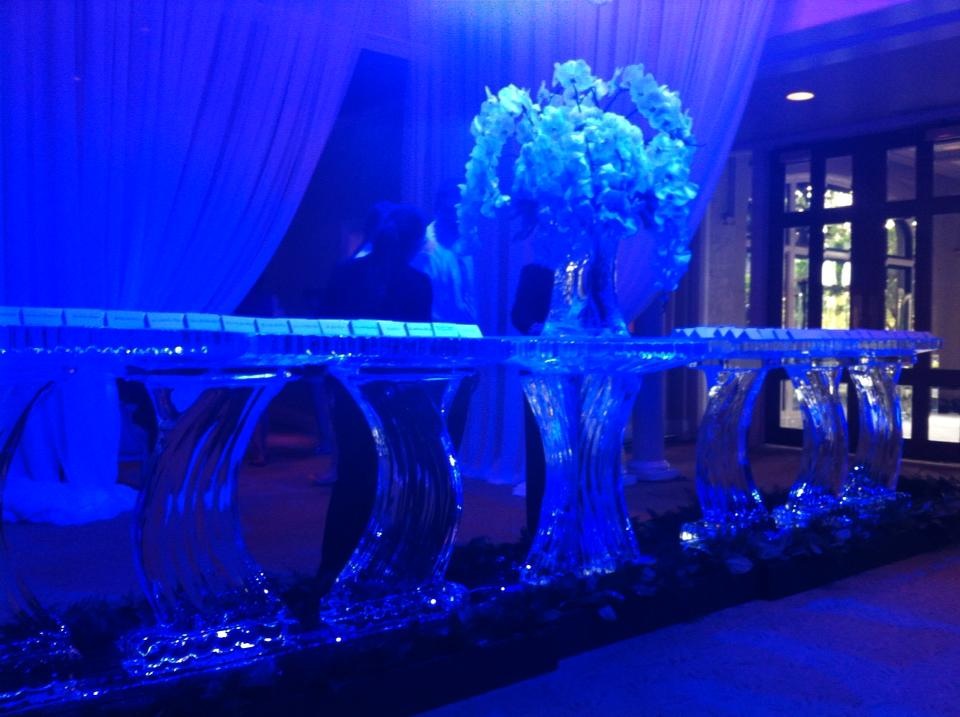 Column with Vase 6 Metre Ice Bar