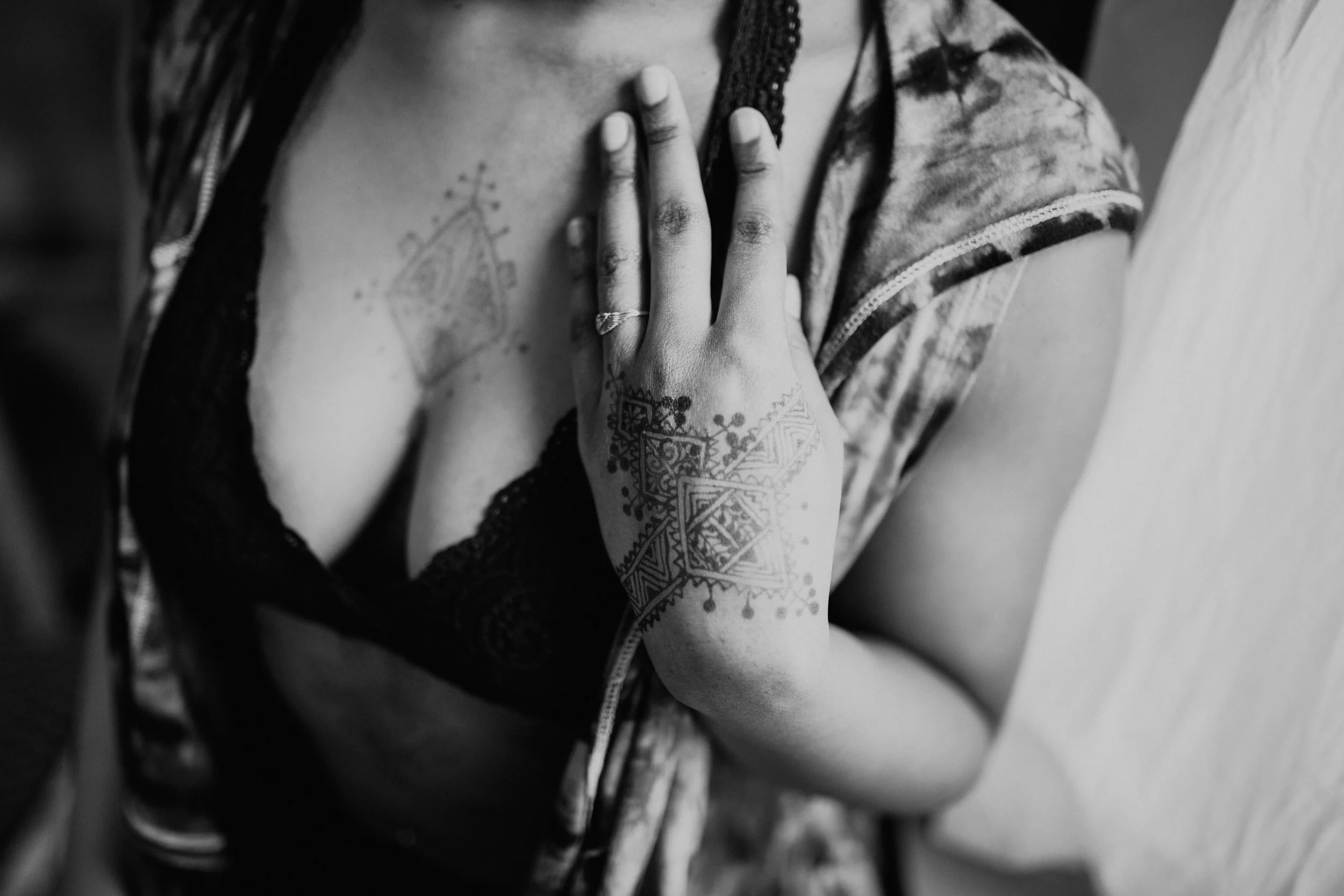 bw ashanti torso hand.jpg