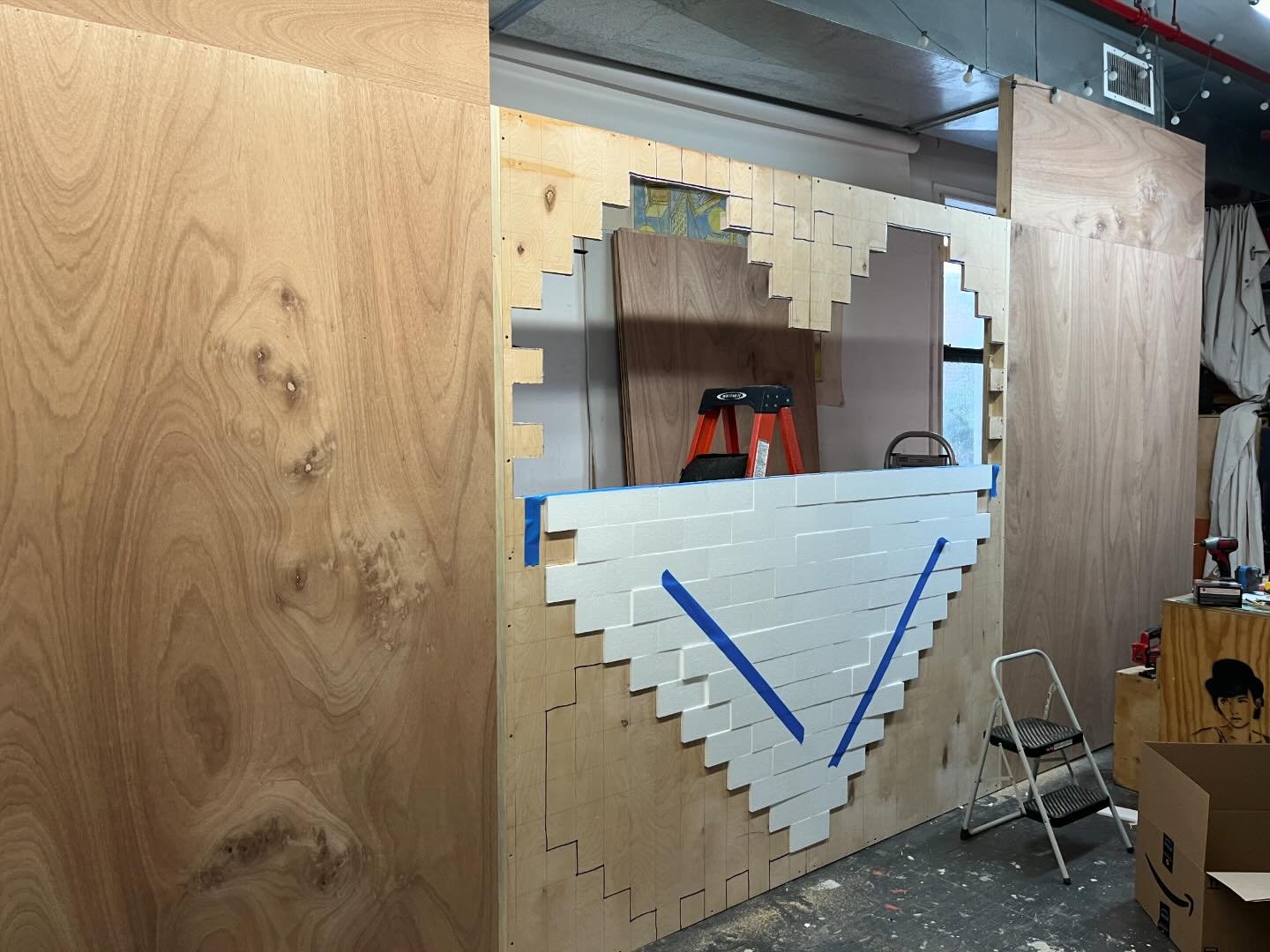 At the Fabrication Shop, we 🩶 a challenge. Swipe to see the build process behind our heart wall set built for NY Blood Center&rsquo;s &ldquo;Game On&rdquo; ad campaign. Art Direction by the incomparable @roxymartinezmichaud
