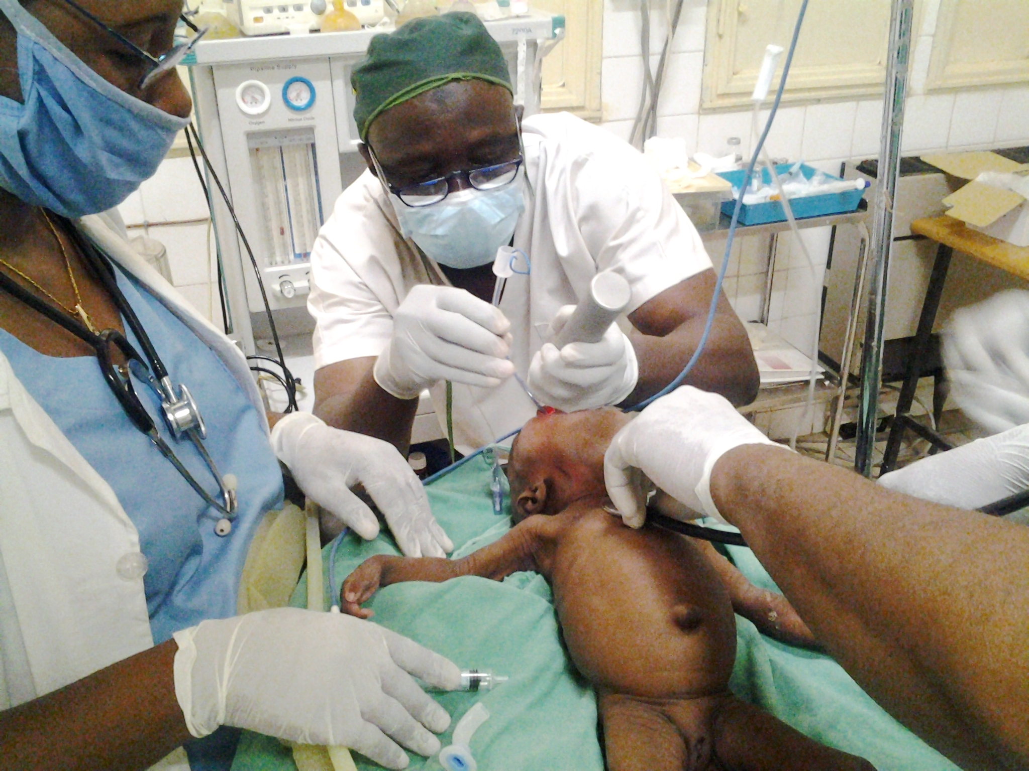 Le Dr Niandou aux commandes.