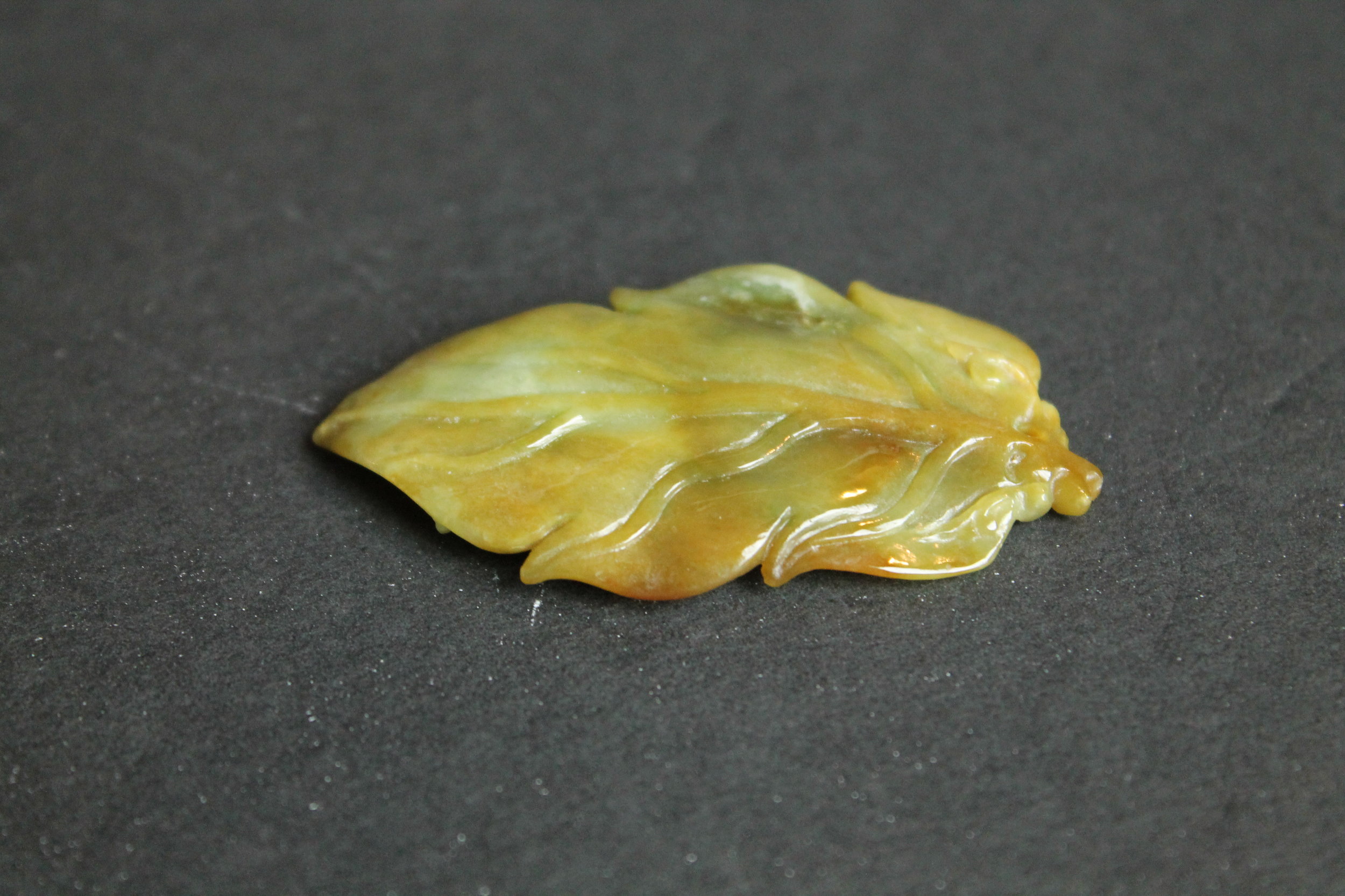 缅甸翡翠玉树叶挂件