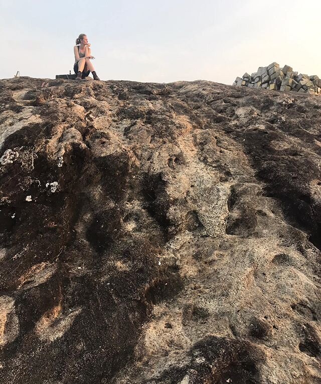 Lost on rocks