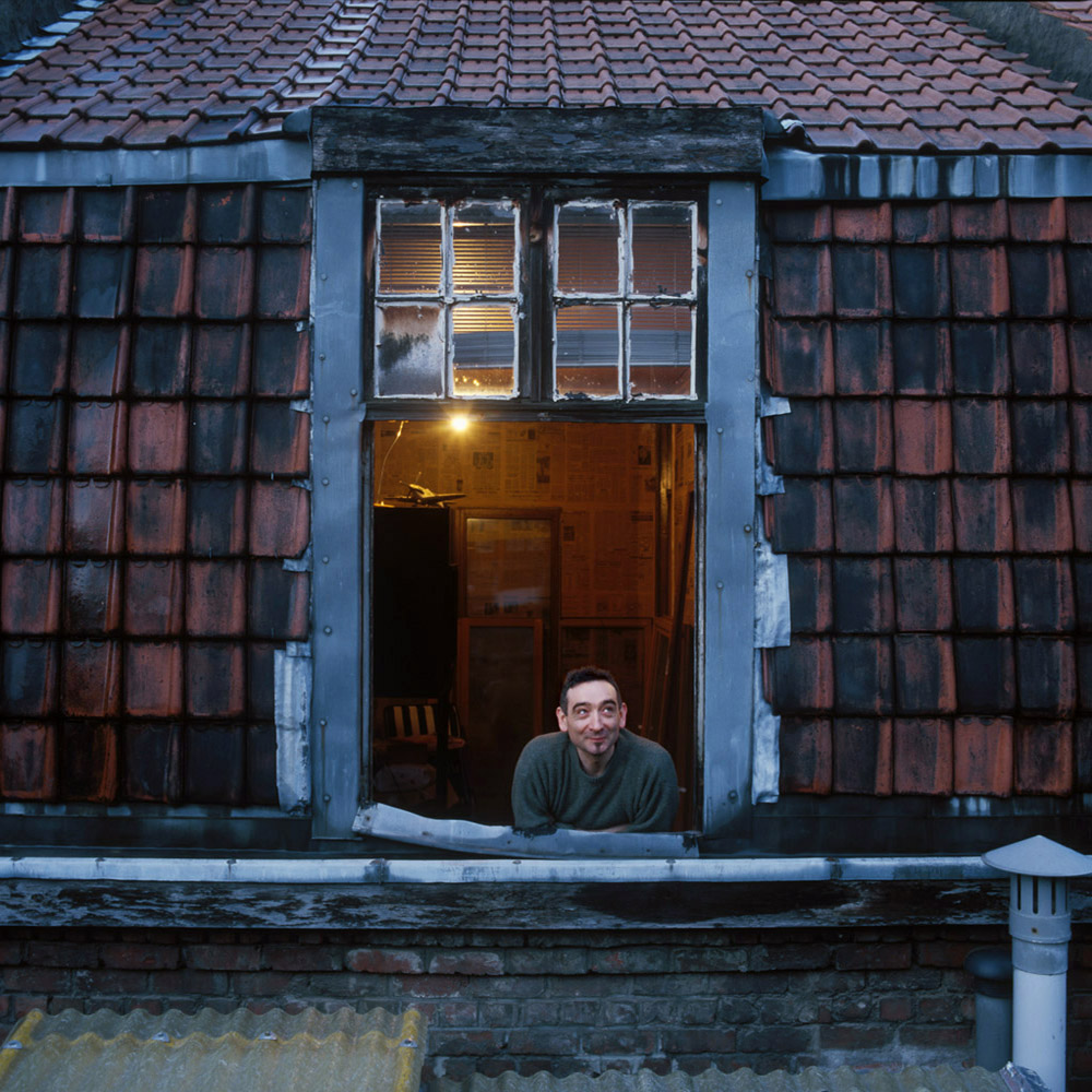  François Lestrade, scénographe et sculpteur, à sa fenêtre 