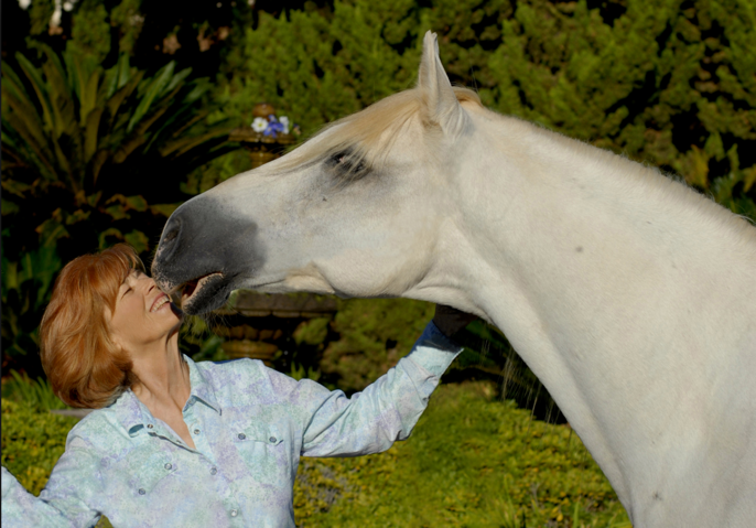 Carolyn and Marchador kissin.png