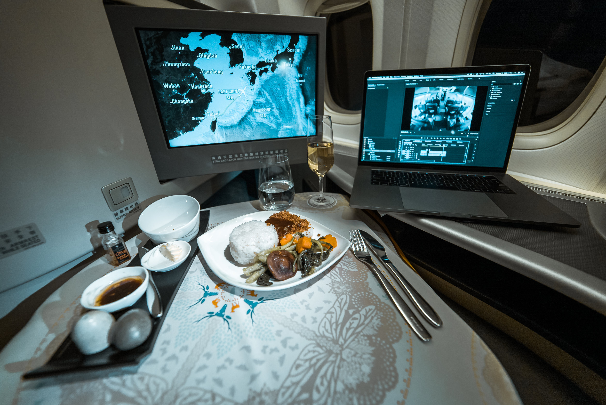 Business Class Dinner Service