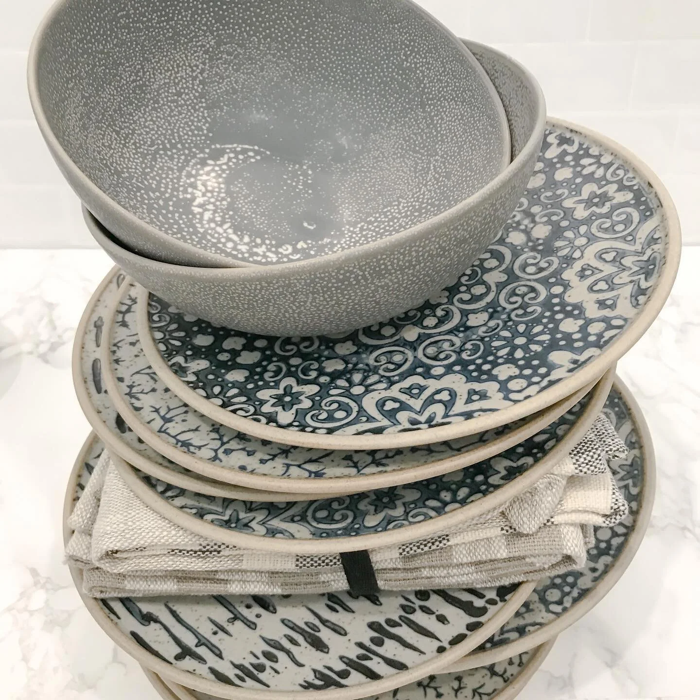 What&rsquo;s not to love about these dishes. Great size for small bites and entertaining, fun to mix and match, and of course we love the indigo accents 💙 #prettydishes #entertaining #shoplocal #miltonshopping #newinventory #indigohomeanddesign #cra