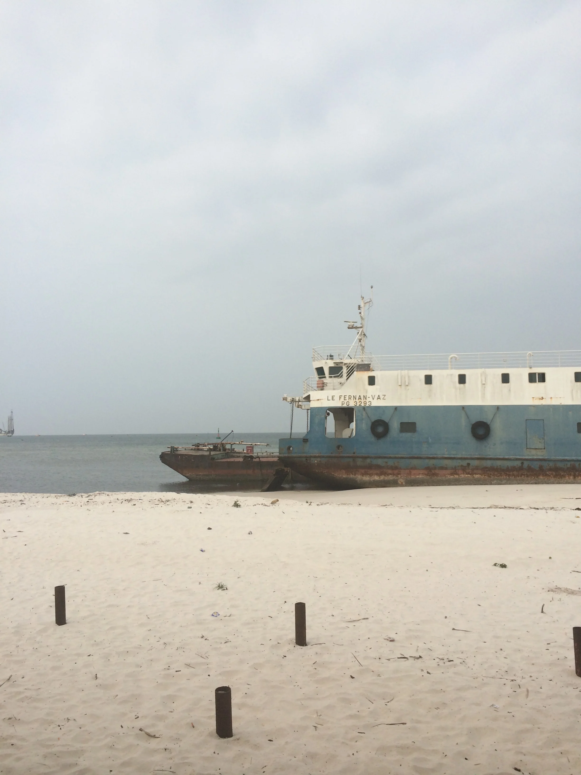 cover-page-summer-2017-portgentil-gabon-fernandvaz-abandonned-ship.jpg