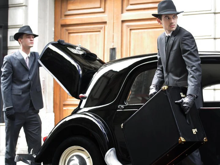 black-suitcase-leather-boxleather-afona-advertisement-shooting.jpg
