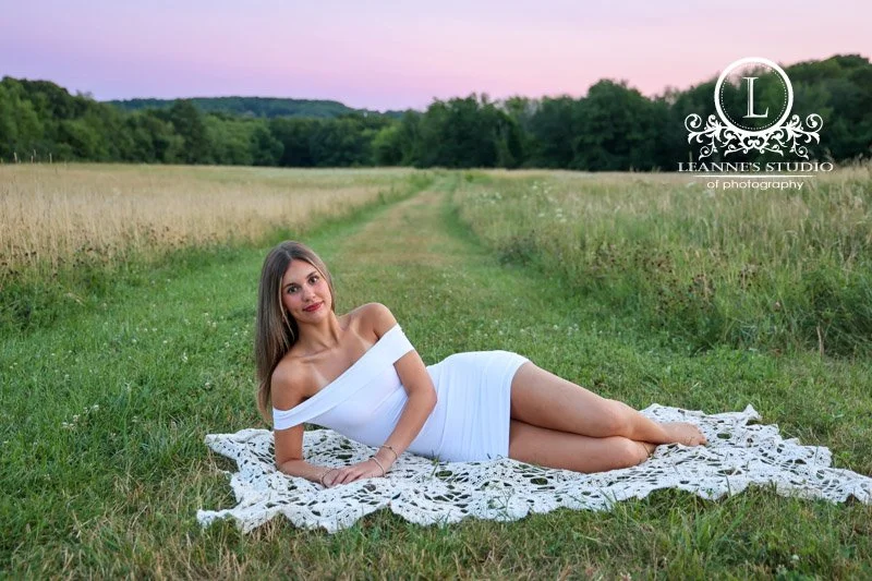 senior-portraits-field-flowers-7031.jpg