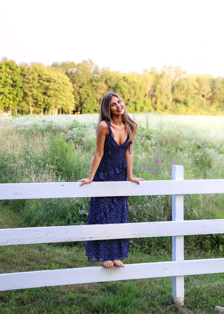 senior-portraits-field-flowers-6603.jpg