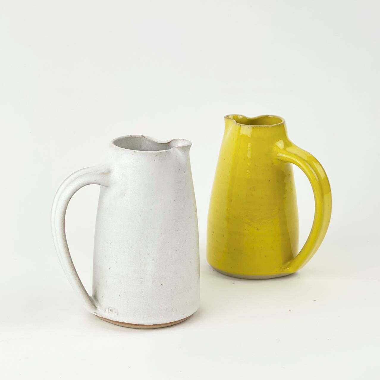 Just to let you know that there are a few new things for sale on my website, including these white milk jugs, some coffee cups and mugs and a set of pouring bowls &hellip; hope you enjoy a Saturday morning browse if you fancy it! 🤍