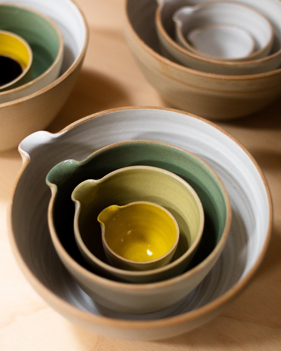 Wishing you a sunny Sunday! I shall be resting and maybe walking and hopefully drawing today &hellip; this beautifully-lit photograph of my pouring bowls was by @lal.moons &hellip; thank you 💚